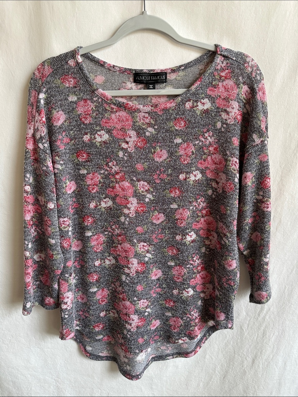 Almost Famous gray heather 3/4-sleeve sweater with pink floral pattern, size L